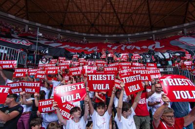 Per il futuro tanti buoni propositi, ma solo un cerino in mano e il "De Profundis" dei VIP del basket...