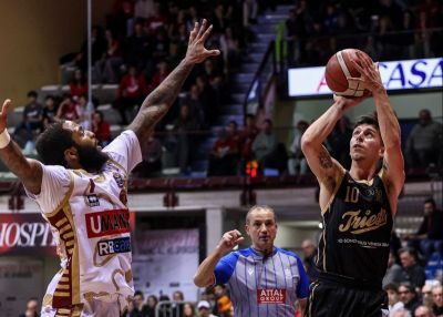 Trieste è stoica ma Venezia la spunta nel finale: vittoria Umana a Valmaura