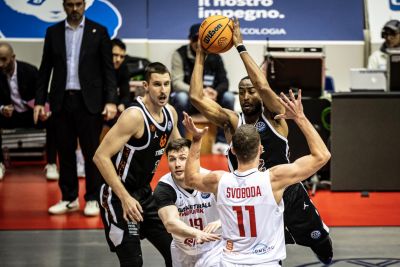 Un brusco stop all'entusiasmo in BCL: Nymburk piazza il blitz al PalaTrieste