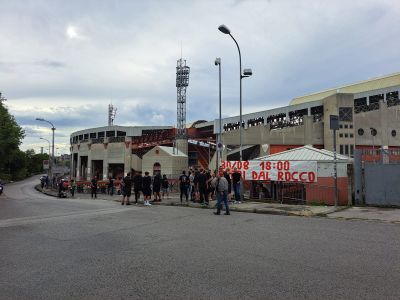 La protesta fuori dalla curva, dentro circa 3/400 spettatori