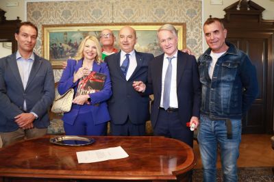 Il sigillo di bronzo del Comune di Trieste ad Attilio Tesser